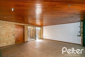 Casa à venda com 234m², 4 dormitórios, 1 suíte, 3 vagas, no bairro Tristeza em Porto Alegre