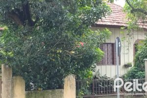 Terreno à venda com 715m², no bairro Tristeza em Porto Alegre