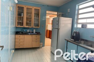 Casa à venda com 361m², 3 dormitórios, 4 vagas, no bairro Cidade Baixa em Porto Alegre