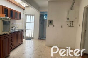 Casa à venda com 361m², 3 dormitórios, 4 vagas, no bairro Cidade Baixa em Porto Alegre