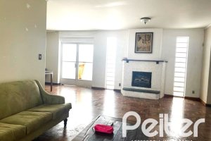 Casa à venda com 361m², 3 dormitórios, 4 vagas, no bairro Cidade Baixa em Porto Alegre