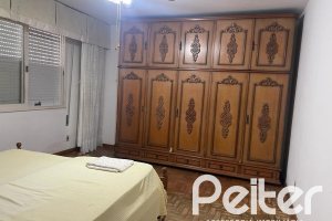 Casa à venda com 361m², 3 dormitórios, 4 vagas, no bairro Cidade Baixa em Porto Alegre
