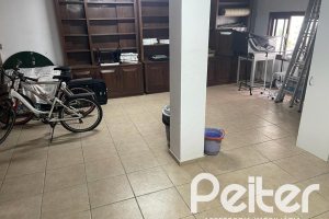 Casa à venda com 361m², 3 dormitórios, 4 vagas, no bairro Cidade Baixa em Porto Alegre