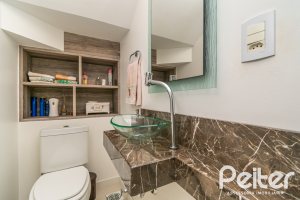 Casa à venda com 268m², 3 dormitórios, 3 suítes, 2 vagas, no bairro Vila Assunção em Porto Alegre