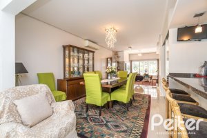 Casa à venda com 268m², 3 dormitórios, 3 suítes, 2 vagas, no bairro Vila Assunção em Porto Alegre