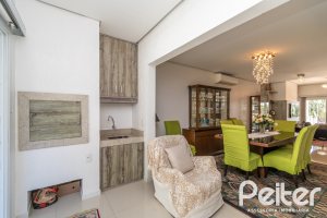 Casa à venda com 268m², 3 dormitórios, 3 suítes, 2 vagas, no bairro Vila Assunção em Porto Alegre