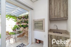 Casa à venda com 268m², 3 dormitórios, 3 suítes, 2 vagas, no bairro Vila Assunção em Porto Alegre