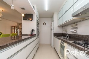 Casa à venda com 268m², 3 dormitórios, 3 suítes, 2 vagas, no bairro Vila Assunção em Porto Alegre