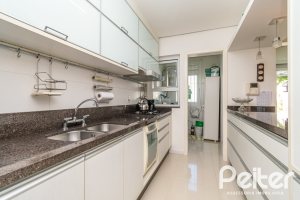 Casa à venda com 268m², 3 dormitórios, 3 suítes, 2 vagas, no bairro Vila Assunção em Porto Alegre