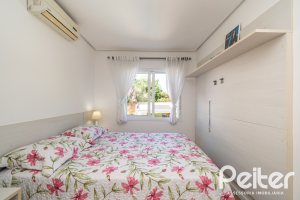 Casa à venda com 268m², 3 dormitórios, 3 suítes, 2 vagas, no bairro Vila Assunção em Porto Alegre