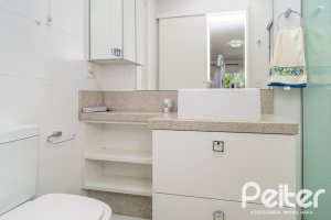 Casa à venda com 268m², 3 dormitórios, 3 suítes, 2 vagas, no bairro Vila Assunção em Porto Alegre