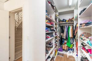 Casa à venda com 268m², 3 dormitórios, 3 suítes, 2 vagas, no bairro Vila Assunção em Porto Alegre