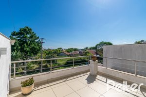 Casa à venda com 268m², 3 dormitórios, 3 suítes, 2 vagas, no bairro Vila Assunção em Porto Alegre