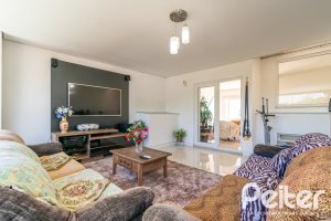 Casa à venda com 268m², 3 dormitórios, 3 suítes, 2 vagas, no bairro Vila Assunção em Porto Alegre