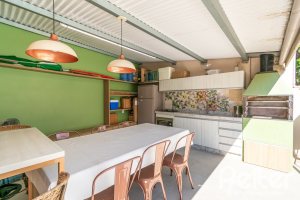 Casa à venda com 268m², 3 dormitórios, 3 suítes, 2 vagas, no bairro Vila Assunção em Porto Alegre