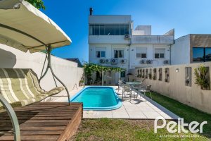 Casa à venda com 268m², 3 dormitórios, 3 suítes, 2 vagas, no bairro Vila Assunção em Porto Alegre