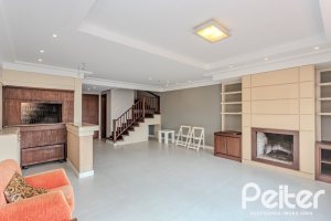 Casa em Condomínio à venda com 249m², 3 dormitórios, 1 suíte, 3 vagas, no bairro Vila Assunção em Porto Alegre