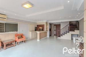 Casa em Condomínio à venda com 249m², 3 dormitórios, 1 suíte, 3 vagas, no bairro Vila Assunção em Porto Alegre