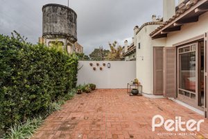 Casa em Condomínio à venda com 249m², 3 dormitórios, 1 suíte, 3 vagas, no bairro Vila Assunção em Porto Alegre