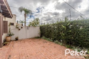 Casa em Condomínio à venda com 249m², 3 dormitórios, 1 suíte, 3 vagas, no bairro Vila Assunção em Porto Alegre