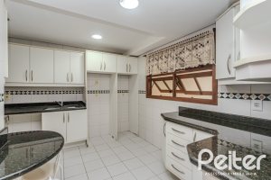 Casa em Condomínio à venda com 249m², 3 dormitórios, 1 suíte, 3 vagas, no bairro Vila Assunção em Porto Alegre