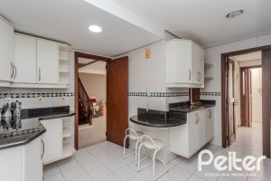 Casa em Condomínio à venda com 249m², 3 dormitórios, 1 suíte, 3 vagas, no bairro Vila Assunção em Porto Alegre