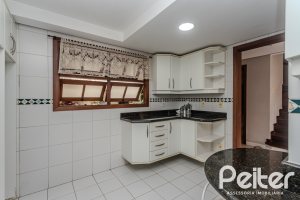 Casa em Condomínio à venda com 249m², 3 dormitórios, 1 suíte, 3 vagas, no bairro Vila Assunção em Porto Alegre