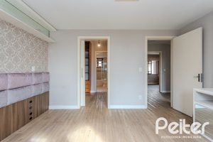 Casa em Condomínio à venda com 249m², 3 dormitórios, 1 suíte, 3 vagas, no bairro Vila Assunção em Porto Alegre
