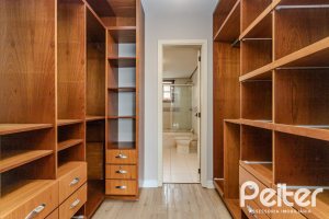 Casa em Condomínio à venda com 249m², 3 dormitórios, 1 suíte, 3 vagas, no bairro Vila Assunção em Porto Alegre