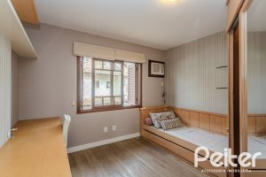 Casa em Condomínio à venda com 249m², 3 dormitórios, 1 suíte, 3 vagas, no bairro Vila Assunção em Porto Alegre