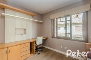 Casa em Condomínio à venda com 249m², 3 dormitórios, 1 suíte, 3 vagas, no bairro Vila Assunção em Porto Alegre