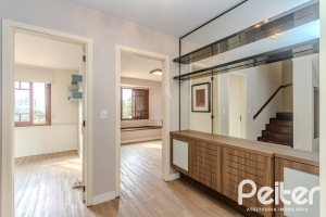 Casa em Condomínio à venda com 249m², 3 dormitórios, 1 suíte, 3 vagas, no bairro Vila Assunção em Porto Alegre