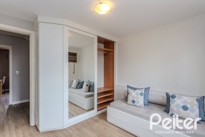 Casa em Condomínio à venda com 249m², 3 dormitórios, 1 suíte, 3 vagas, no bairro Vila Assunção em Porto Alegre