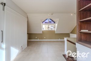 Casa em Condomínio à venda com 249m², 3 dormitórios, 1 suíte, 3 vagas, no bairro Vila Assunção em Porto Alegre