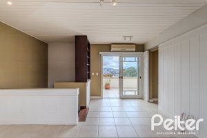 Casa em Condomínio à venda com 249m², 3 dormitórios, 1 suíte, 3 vagas, no bairro Vila Assunção em Porto Alegre