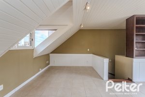 Casa em Condomínio à venda com 249m², 3 dormitórios, 1 suíte, 3 vagas, no bairro Vila Assunção em Porto Alegre