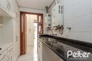 Casa em Condomínio à venda com 249m², 3 dormitórios, 1 suíte, 3 vagas, no bairro Vila Assunção em Porto Alegre