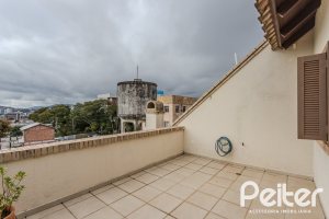 Casa em Condomínio à venda com 249m², 3 dormitórios, 1 suíte, 3 vagas, no bairro Vila Assunção em Porto Alegre
