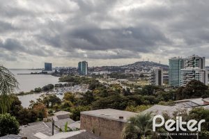 Casa em Condomínio à venda com 249m², 3 dormitórios, 1 suíte, 3 vagas, no bairro Vila Assunção em Porto Alegre