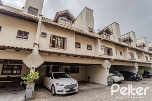 Casa em Condomínio à venda com 249m², 3 dormitórios, 1 suíte, 3 vagas, no bairro Vila Assunção em Porto Alegre