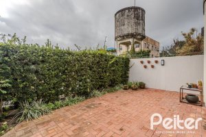 Casa em Condomínio à venda com 249m², 3 dormitórios, 1 suíte, 3 vagas, no bairro Vila Assunção em Porto Alegre