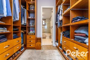 Casa em Condomínio à venda com 249m², 3 dormitórios, 1 suíte, 3 vagas, no bairro Vila Assunção em Porto Alegre