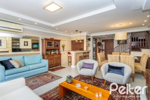 Casa em Condomínio à venda com 249m², 3 dormitórios, 1 suíte, 3 vagas, no bairro Vila Assunção em Porto Alegre