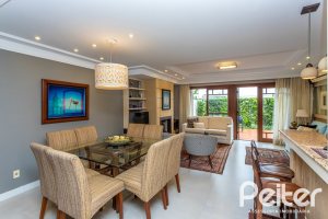 Casa em Condomínio à venda com 249m², 3 dormitórios, 1 suíte, 3 vagas, no bairro Vila Assunção em Porto Alegre