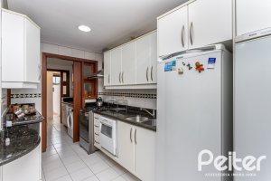 Casa em Condomínio à venda com 249m², 3 dormitórios, 1 suíte, 3 vagas, no bairro Vila Assunção em Porto Alegre