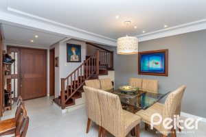 Casa em Condomínio à venda com 249m², 3 dormitórios, 1 suíte, 3 vagas, no bairro Vila Assunção em Porto Alegre