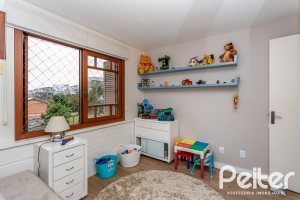 Casa em Condomínio à venda com 249m², 3 dormitórios, 1 suíte, 3 vagas, no bairro Vila Assunção em Porto Alegre