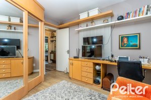 Casa em Condomínio à venda com 249m², 3 dormitórios, 1 suíte, 3 vagas, no bairro Vila Assunção em Porto Alegre