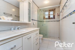 Casa em Condomínio à venda com 249m², 3 dormitórios, 1 suíte, 3 vagas, no bairro Vila Assunção em Porto Alegre