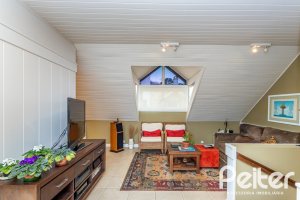 Casa em Condomínio à venda com 249m², 3 dormitórios, 1 suíte, 3 vagas, no bairro Vila Assunção em Porto Alegre